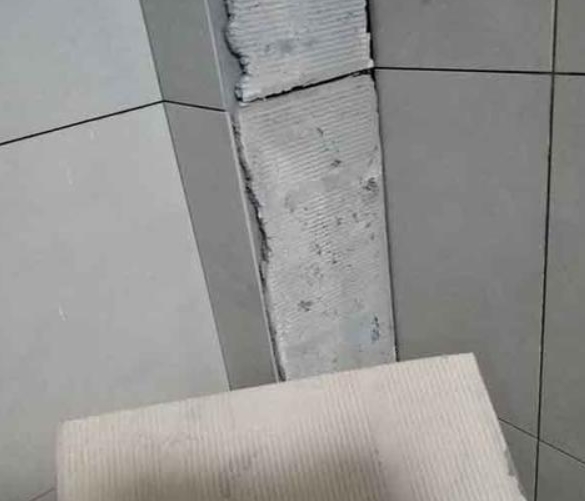 青神瓷砖空鼓维修公司分享下厨房瓷砖脱落的补救措施。